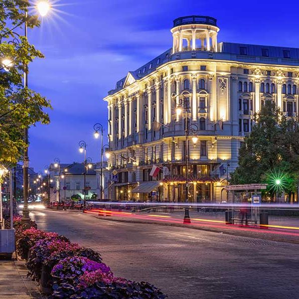 les bâtiments publics et privés avec activité tertiaire sur plus de 1000m carré sont concernés par le décret tertiaire